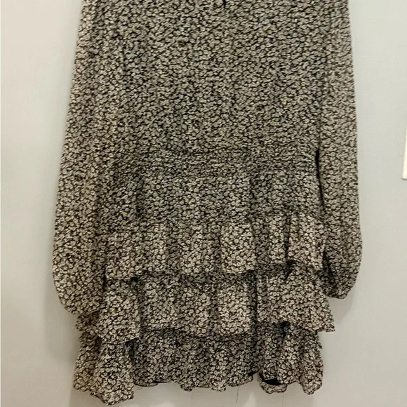 Chic Black and White Floral Midi Dress - Picture 5 of 9